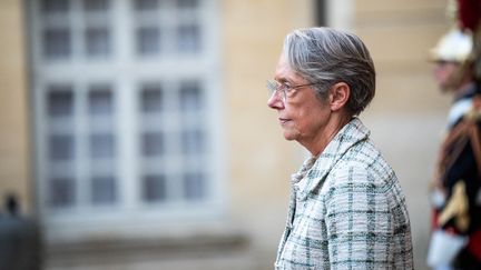 La Première ministre, Elisabeth Borne, à l'hôtel de Matignon, à Paris, le 9 octobre 2023. (XOSE BOUZAS / HANS LUCAS / AFP)