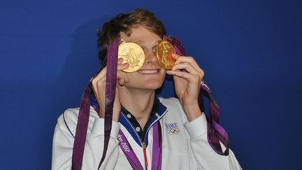 Yannick Agnel avec ses médailles olympiques