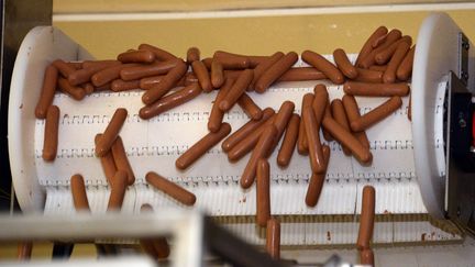 Cette alerte&nbsp;concerne les saucisses &agrave; p&acirc;te fine, de Strasbourg ou de Francfort. (DAMIEN MEYER / AFP)