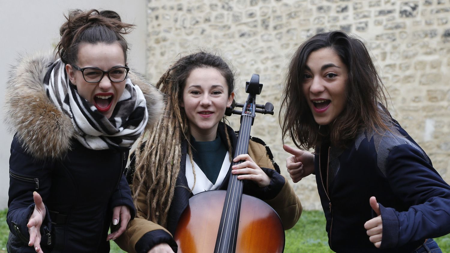 Lej Un Premier Album De Reprises A Trois Voix Et Un Violoncelle