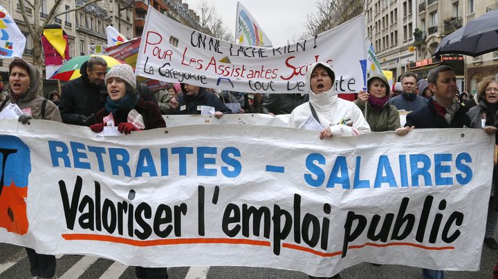 Manifestation des fonctionnaires &agrave; Paris le 31 janvier 2013. (PIERRE VERDY / AFP)