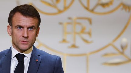 Le président Emmanuel Macron durant un évènement pour la recherche à l'Elysée à Paris, le 7 décembre 2023. (LUDOVIC MARIN / AFP)