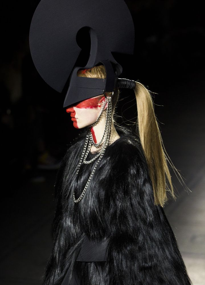 Gareth Pugh pap ah 2015-16, à Londres.
 (JACK TAYLOR / AFP)