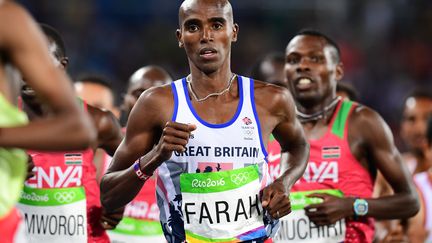 Mo Farah conserve son titre sur 10 000m (FRANCK FIFE / AFP)