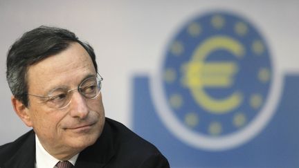 Mario Draghi, pr&eacute;sident de la Banque centrale europ&eacute;enne (BCE), lors d'une conf&eacute;rence de presse, le 5 juillet 2012 &agrave; Francfort (Allemagne). (ALEX DOMANSKI / REUTERS)