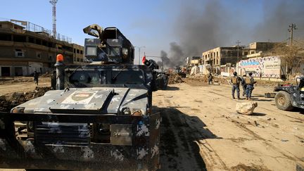 Un char des forces irakiennes à Mossoul (Irak), le 6 mars 2017. (THAIER AL-SUDANI / REUTERS)