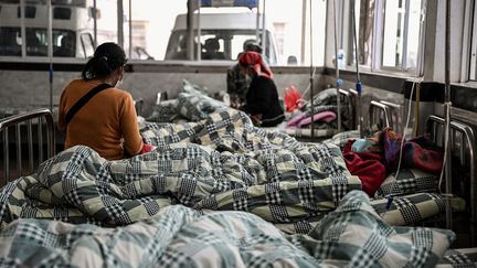 Des malades du Covid-19, le 9 janvier 2023 à Jinghong (Chine). (NOEL CELIS / AFP)