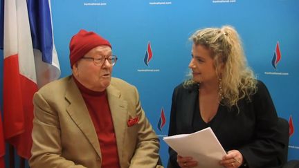 Jean-Marie Le Pen, pr&eacute;sident d'honneur du Front national, lors de son "journal de bord", le 8 novembre 2013.&nbsp; (CAPTURE D'ECRAN / YOUTUBE)