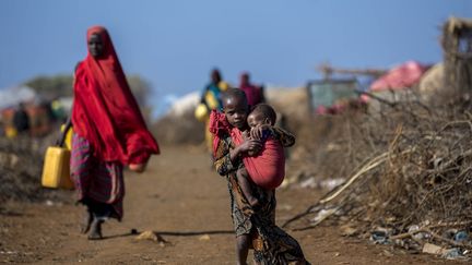 Des Somaliens dans un camp de réfugiés, le 29 mars 2017. (ARIF HUDAVERDI YAMAN / ANADOLU AGENCY / AFP)