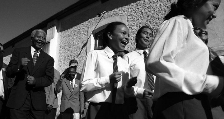 Nelson Mandela à Genadendal en 1996.
 (Benny Gool - Centre Nelson Mandela pour le Souvenir)