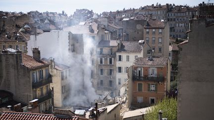 Les décombres de l'immeuble qui s'est effondré rue de Tivoli dans le 5e arrondissement de Marseille dimanche 9 avril 2023. (CLEMENT MAHOUDEAU / AFP)
