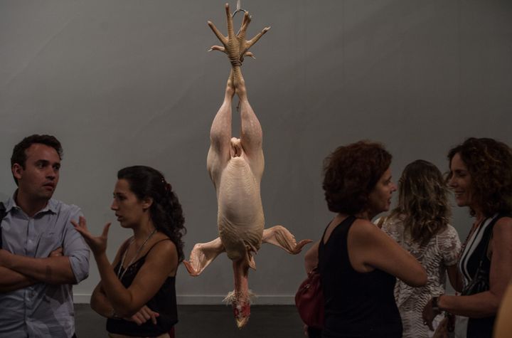 "Still Life" (Nature morte) de Ron Mueck, à Rio (19 mars 2014)
 (Yasuyoshi Chiba / AFP)