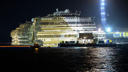 Le Costa Concordia, le 17 septembre 2013 sur l'&icirc;le du Giglio (Italie). (ANDREAS SOLARO / AFP)