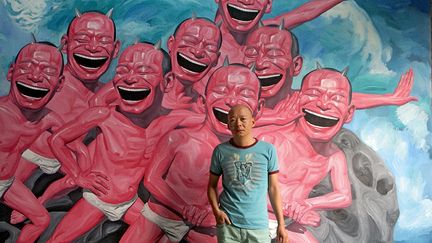 Yue Minjun pose dans son studio de Songzhuang, dans la banlieue Est de Pékin.
 
 

  (Li Yuxiang)