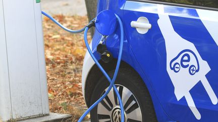 Une borne de recharge pour les voitures électriques. (LEYLA VIDAL / MAXPPP)