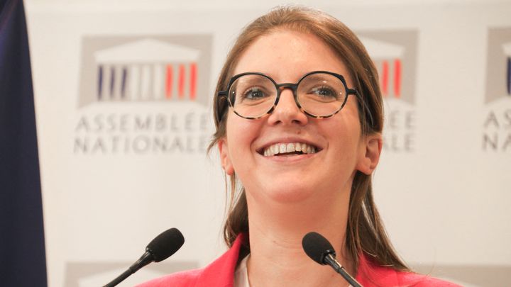 La présidente du groupe Renaissance, Aurore Bergé, en conférence de presse à l'Assemblée nationale, à Paris, le 16 mai 2023. (QUENTIN DE GROEVE / HANS LUCAS / AFP)