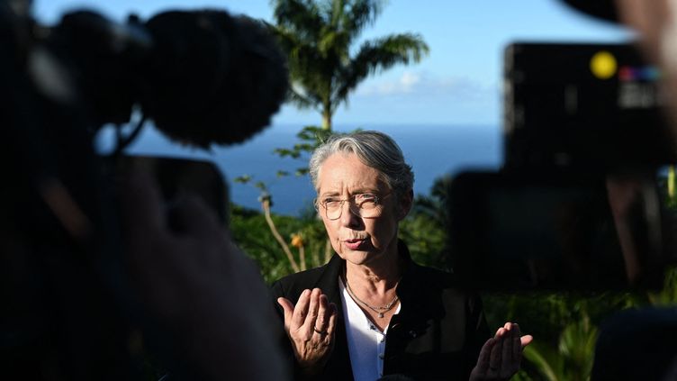 Elisabeth Borne speaks to journalists, May 12, 2023, during a trip to Reunion.  (EMMANUEL DUNAND / AFP)