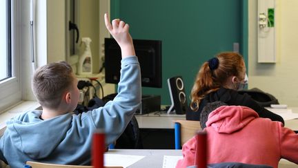 Classe de 6e au collège Jean Moulin de Formerie (Oise), le 29 novembre 2022. (FRED HASLIN / MAXPPP)