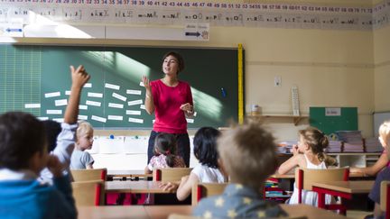 Les petits Fran&ccedil;ais sont moins bons en lecture que la moyenne europ&eacute;enne, selon une &eacute;tude publi&eacute;e le 11 d&eacute;cembre 2012. (FRED DUFOUR / AFP)