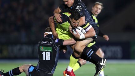 Finn Russell et Sam Johnson plaquent l'attaquant de Leicester, Matt Toomua (? REUTERS STAFF / REUTERS / X01095)