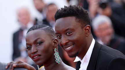 Ahmed Sylla, heureux d'apparaître pour la première fois dans un rôle dramatique, monte les marches aux côtés de la magnifique&nbsp;Annabelle&nbsp;Lengronne, également au coeur du film "Un petit frère". (VITTORIO ZUNINO CELOTTO / GETTY IMAGES EUROPE)