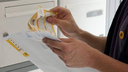 Les 300 lettres ont &eacute;t&eacute; r&eacute;cup&eacute;r&eacute;es et trouveront leurs destinataires "au plus vite", a assur&eacute; La Poste. (JULIEN THOMAZO / PHOTONONSTOP / AFP)