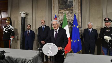 Le président italien&nbsp;Sergio Mattarella lors d'une conférence de presse à Rome, le 27 mai 2018. (VINCENZO PINTO / AFP)