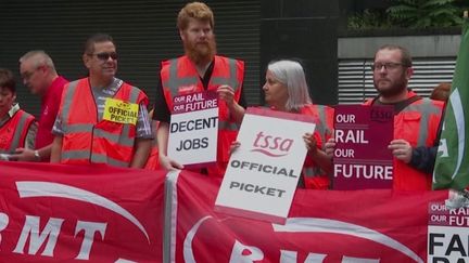Royaume-Uni : des grèves massives pour obtenir des augmentations de salaire (FRANCEINFO)