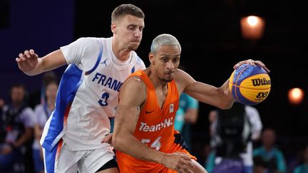 Basket 3x3 aux JO de Paris 2024 : les Français en argent après une défaite douloureuse contre les Pays-Bas après prolongation