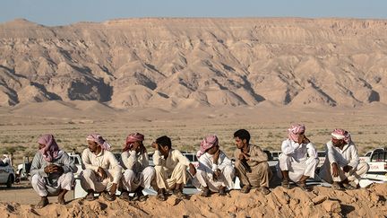 La péninsule, qui compte quelques centaines de milliers d’habitants sur une population de plus de 100 millions en Egypte, est un endroit sec et aéré, un désert où la "distanciation" existe de fait, explique le cheikh, balayant la crise sanitaire du revers de la main. D'ailleurs, aucune mesure sanitaire n'a été mise en place pendant l’événement et les participants n’ont pas porté pas de masque.&nbsp; &nbsp; (KHALED DESOUKI / AFP)