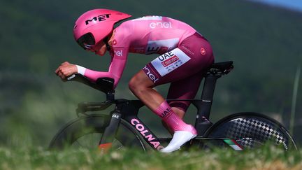 Tadej Pogacar (UAE Team Emirates) sur le contre-la-montre du Tour d'Italie, le 10 mai 2024. (LUCA BETTINI / AFP)