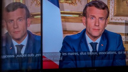 Le président de la République, Emmanuel Macron, le 13 avril 2020, lors de sa quatrième allocution sur la crise du coronavirus. (OMAR HAVANA / HANS LUCAS)