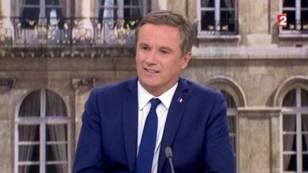 Nicolas Dupont-Aignan sur le plateau du journal de 20 heures de France 2, le 28 avril 2017&nbsp; (FRANCE 2)