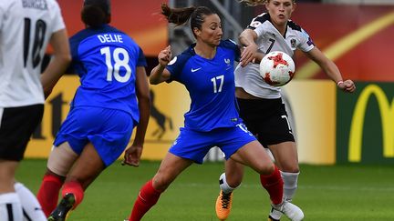 Marie-Laure Delie et Gaëtane Thiney, deux atouts offensifs en mauvaise posture depuis le début de l'Euro 2017 (TOBIAS SCHWARZ / AFP)