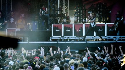 Le chanteur Deryck Whibley du groupe Sum 41 face à 30 000 fans dans un festival norvégien en 2022 (GORM KALLESTAD / NTB)