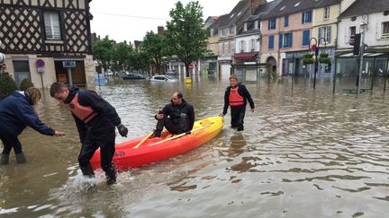 &nbsp; (La ville de Nemours est toujours sous les eaux ©Radio France)