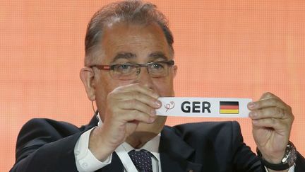 Le bulletin de l'Allemagne lors du tirage au sort du Mondial 2015. (KARIM JAAFAR / AFP)