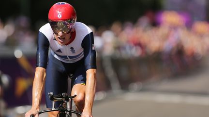 L'anglais Bradley Wiggins lors de l'épreuve de&nbsp;contre-la-montre aux jeux olympiques de Londres, le 1er août 2012. (VALERIY MELNIKOV / AFP)