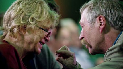 La candidate &eacute;cologiste &agrave; la pr&eacute;sidentielle, Eva Joly, discute avec le d&eacute;put&eacute; europ&eacute;en Jos&eacute; Bov&eacute;, le 12 novembre 2011 &agrave; Paris. (JOEL SAGET /&nbsp;AFP PHOTO)