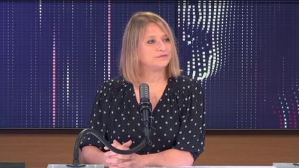 Karine Lacombe, cheffe du service des maladies infectieuses de l'Hôpital Saint-Antoine à Paris était l'invitée du "8h30 franceinfo", mercredi 21 avril 2021. (FRANCEINFO / RADIOFRANCE)