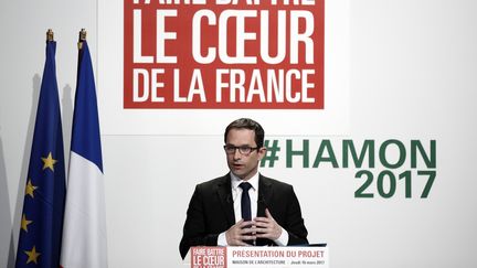 Le candidat socialiste à la présidentielle, Benoît Hamon, présente son programme à Paris, le 16 mars 2017. (MAXPPP)