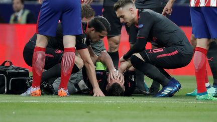 Laurent Koscielny est sorti sur civière après dix minutes de jeu (BURAK AKBULUT / ANADOLU AGENCY)