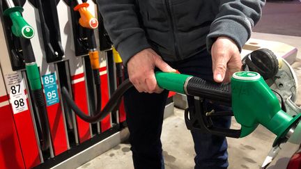 Le prix des carburants a chuté. Photo d'illustration. (AURÉLIEN ACCART / FRANCE-INFO / RADIO FRANCE)