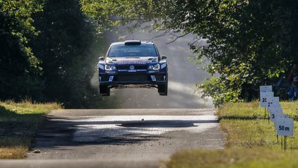 Sébastien Ogier dans sa Volkswagen Polo R. (BASTIEN BAUDIN / AUSTRAL)