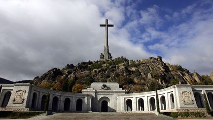 Valle de los Caídos, monument religieux commandé par le général Franco, chef de l'Etat espagnol de 1939 à 1975, pour rendre hommage aux «héros et martyrs de la Croisade», désignant par là les combattants morts pendant la guerre d'Espagne. Il abrite aussi la tombe du dictateur décédé en 1975.
 (PHILIPPE DESMAZES / AFP)