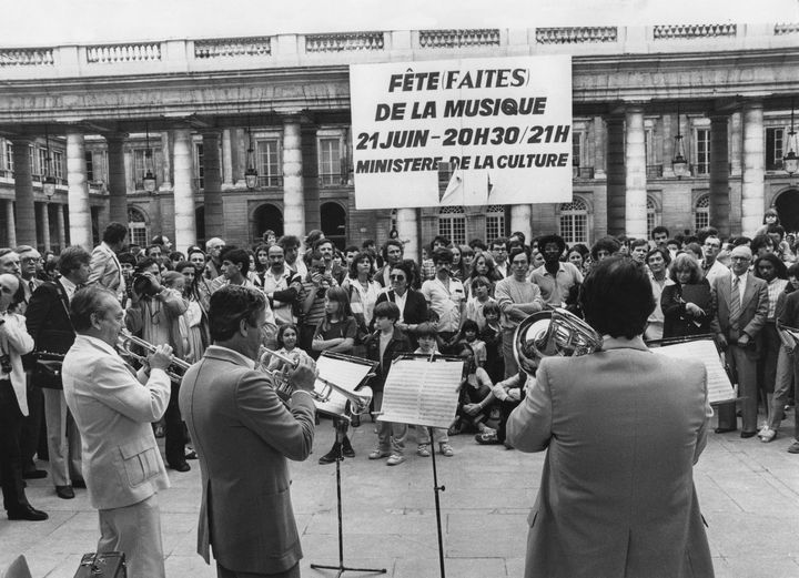 Toute première Fête de la musique au Palais Royal, à Paris, le 21 juin 1982, France. (SUZANNE FOURNIER / GAMMA-RAPHO)