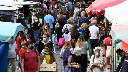 Un marché à Rennes (Ille-et-Vilaine), le 12 septembre 2020. (DAMIEN MEYER / AFP)