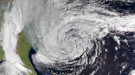 L'ouragan Sandy s'est transform&eacute; en cyclone post-tropical en arrivant sur la c&ocirc;te Est des Etats-Unis, lundi 29 octobre 2012. (HO / EUMETSAT 2012)