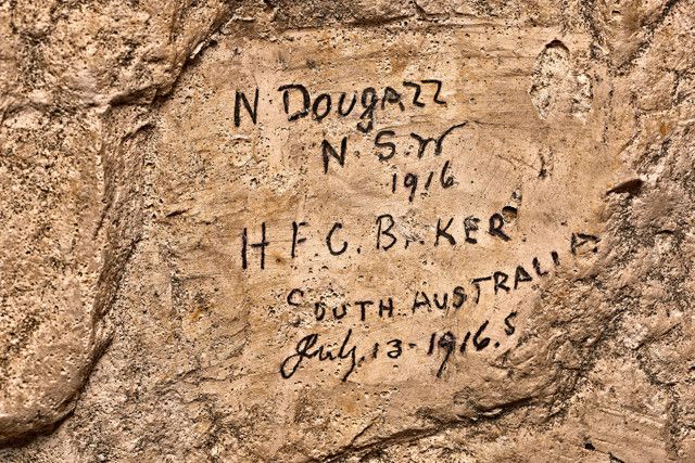 L'un des quelque 3000 graffitis laissé par un soldat australien dans les souterrains de Naours (Somme) pendant la Première guerre mondiale.
 (Dominique Bossut - Inrap)