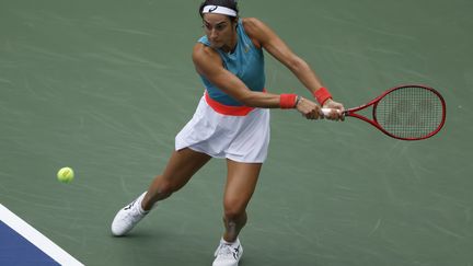 La Française Caroline Garcia a dominé la numéro 3 mondiale, Karolina Pliskova, au 2e tour de l'US Open. (JASON SZENES / EPA)